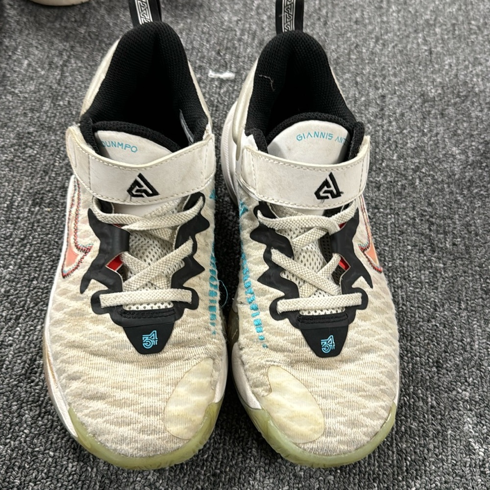 Kids nike sneakers GIANNIS